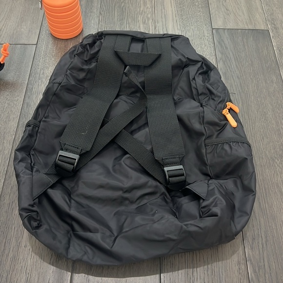 NWOT Bundle travel sack bag and backpack with compressible silicone water bottle main image 7